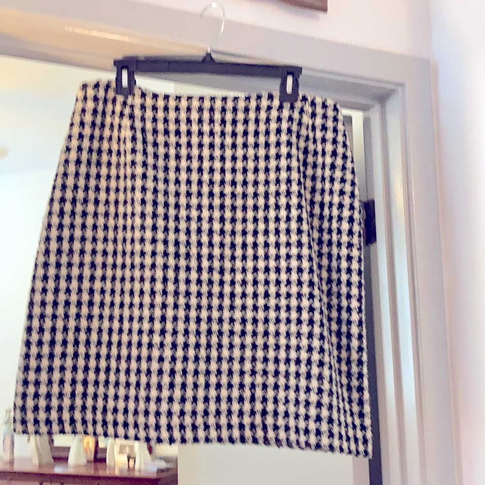 Casual Corner Black and White Skirt
